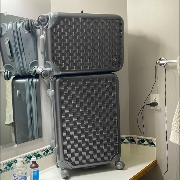 Other - Heys international luggage set